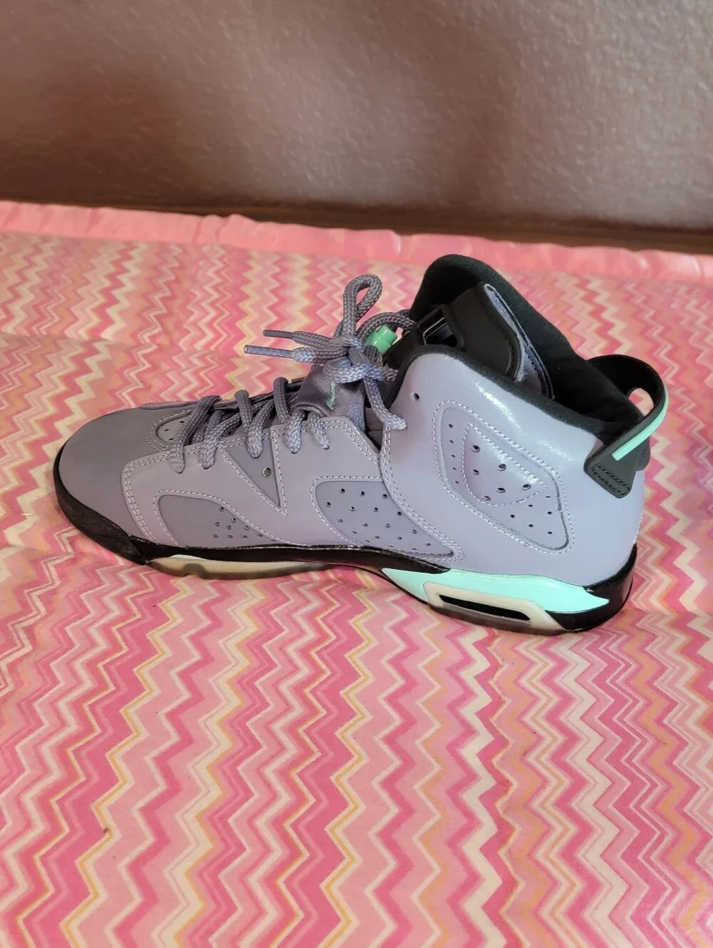 Air Jordan 6 Retro Green Glow GS Wolf Grey Mint 543390-005 Size 7Y